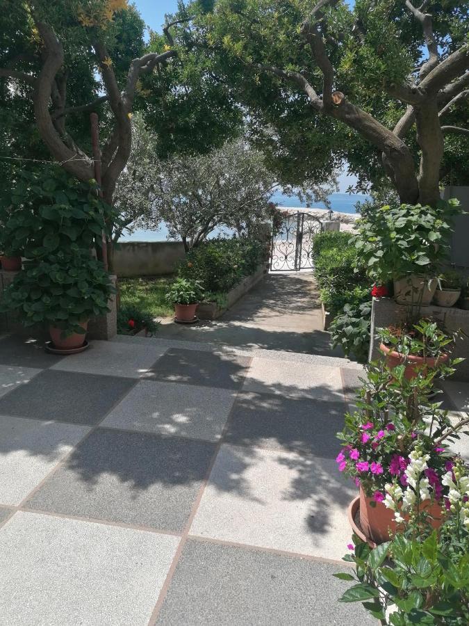 Apartments And Rooms Tomas Podstrana Exterior photo